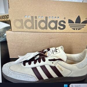 BRAND NEW HARD TO FIND adidas SAMBA OG 
Size men’s 9 /10 women’s